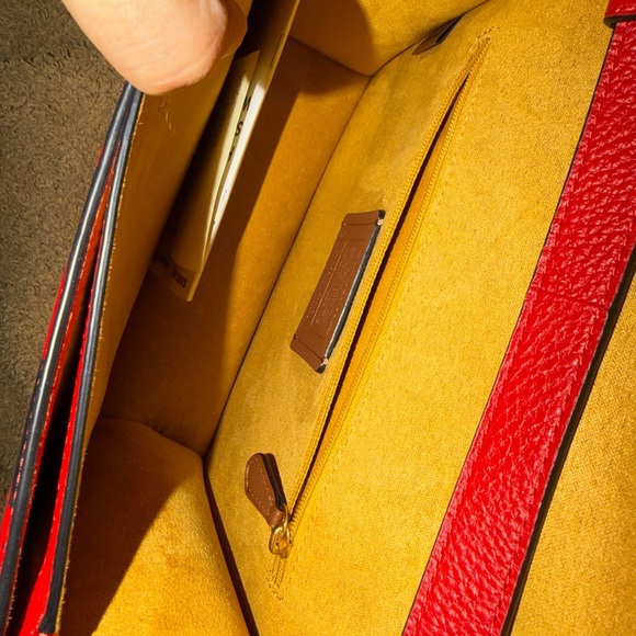 Disney Mickey Mouse X
Keith Haring
Brynn
Crossbody - Picture 4 of 14